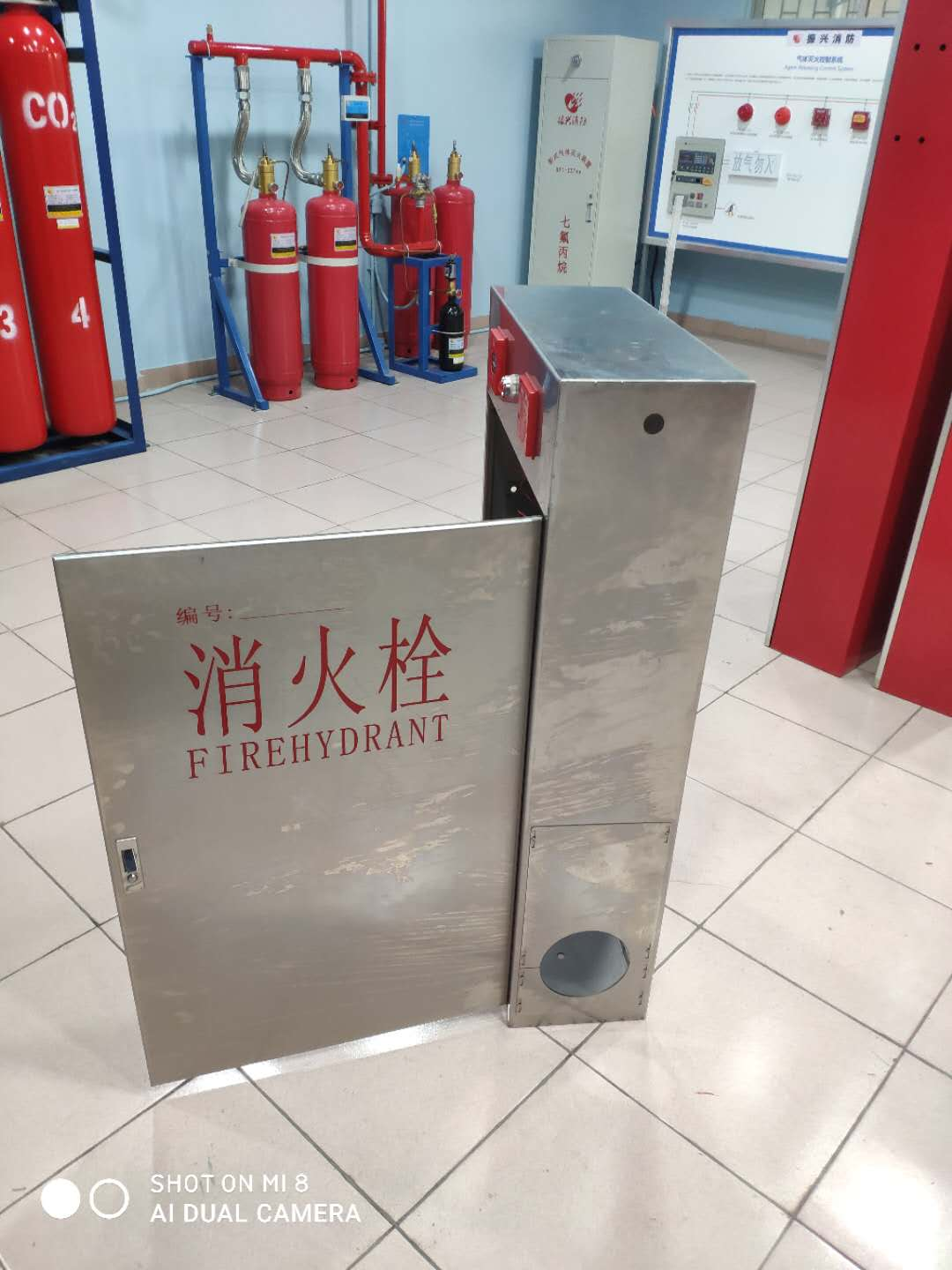 消火栓箱SG24C65Z-J內一般配備什么？怎么購買(mǎi)消火栓箱？